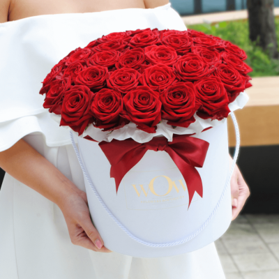 Raudonos-rožės-Luxury-WOW-FLOWERS-Boutique-gėlės-į-namus-2-768x768